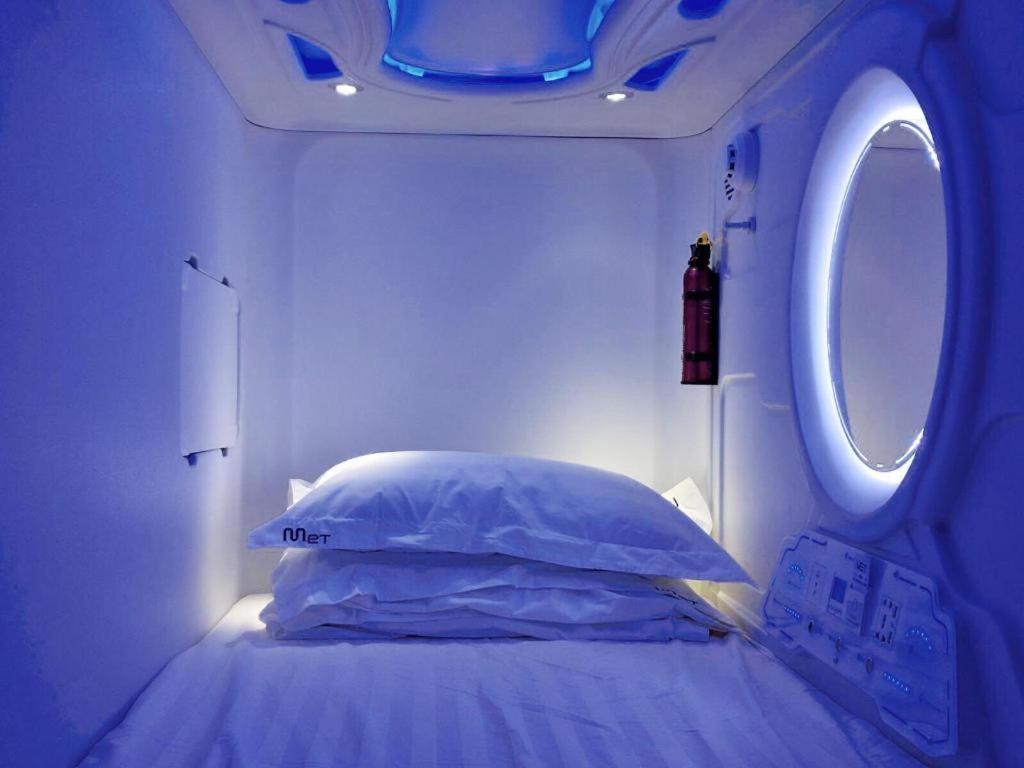 Met A Space Pod @ Chinatown